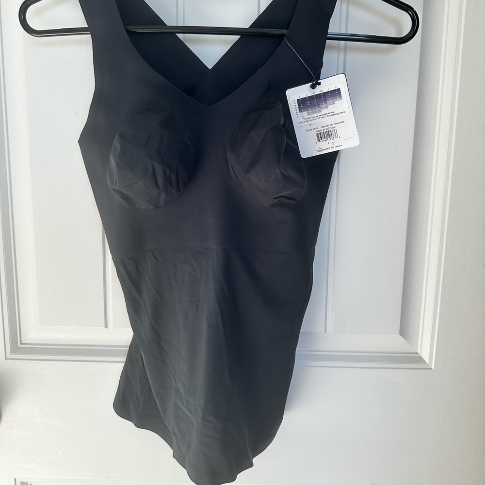 COPY - NWT Evelyn and Bobbie Defy tank